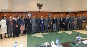 写真：インドネシア最高裁長官・インドネシア統一弁護士会会長と当会訪問団
